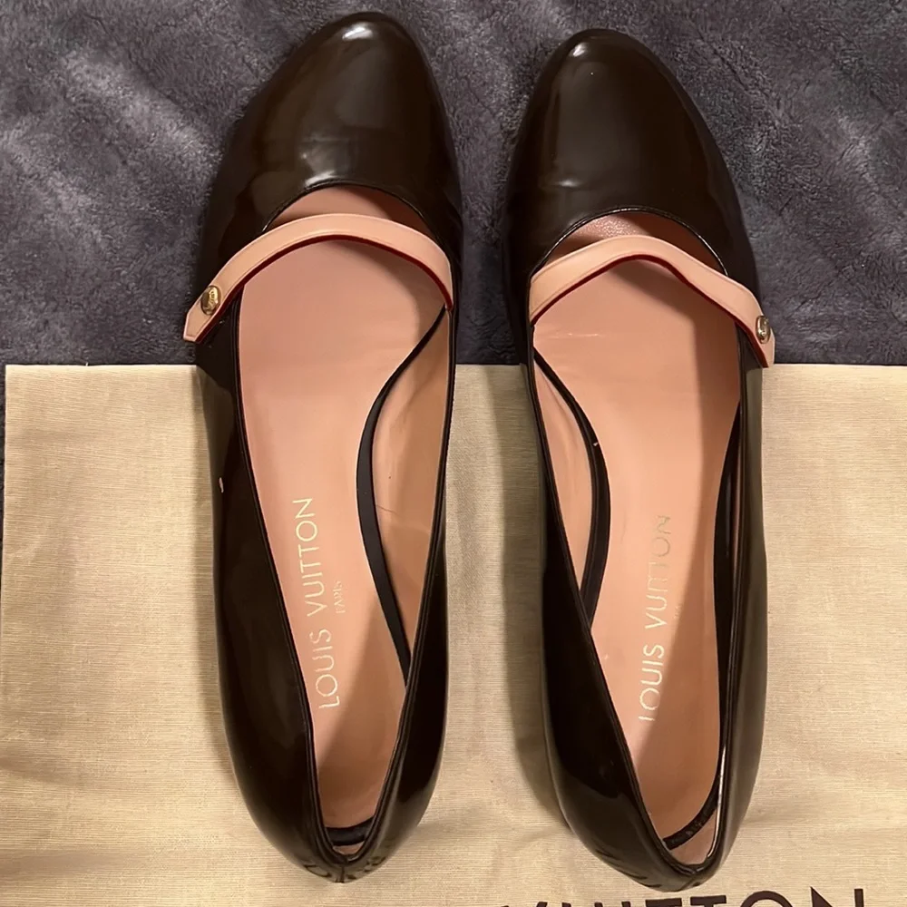 Louis Vuitton Patent Leather Flats with Pink Strap - Picture 5 of 11